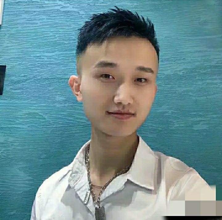 小哥哥的第一张照片--高州闪婚服务中心